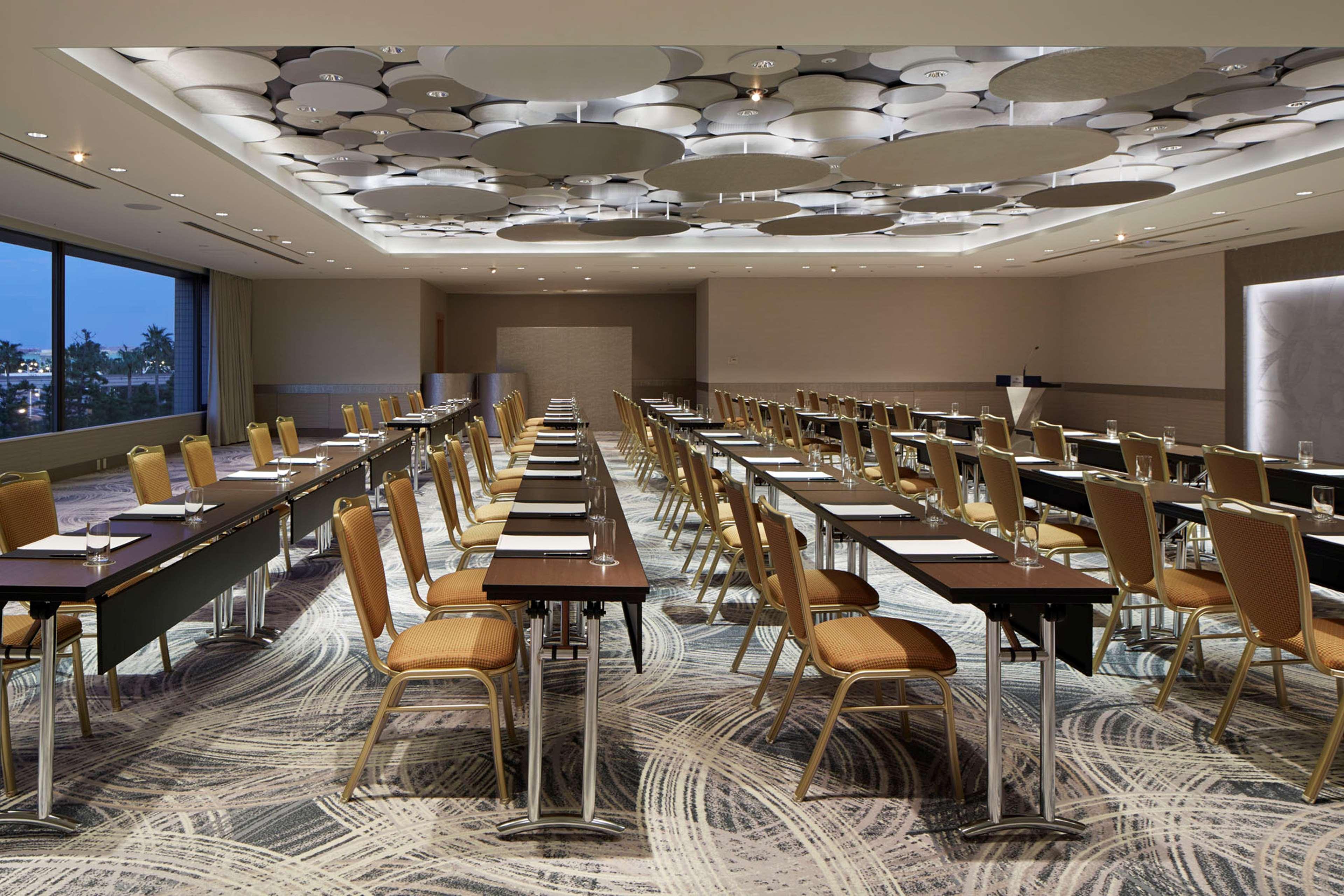 Hilton Tokyo Bay Hotel Urayasu Екстериор снимка