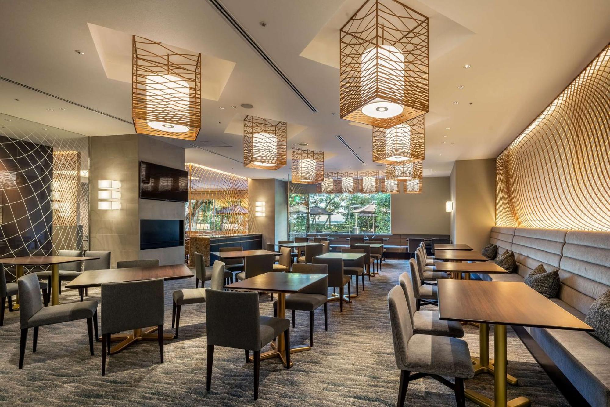 Hilton Tokyo Bay Hotel Urayasu Екстериор снимка