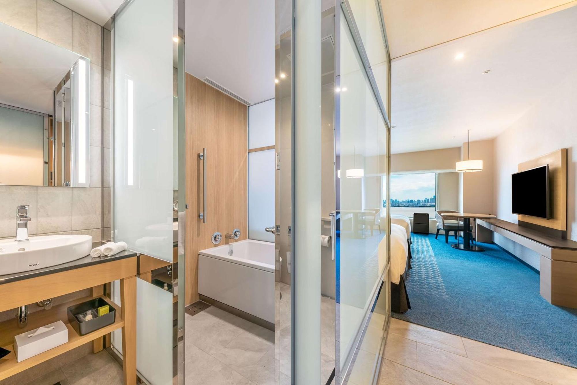 Hilton Tokyo Bay Hotel Urayasu Екстериор снимка