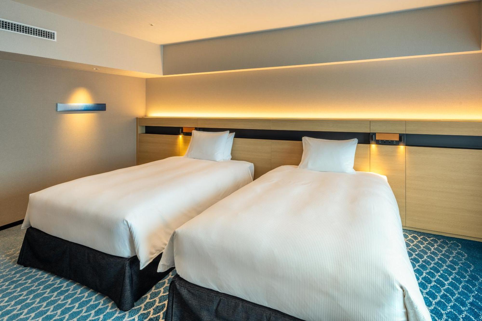 Hilton Tokyo Bay Hotel Urayasu Екстериор снимка